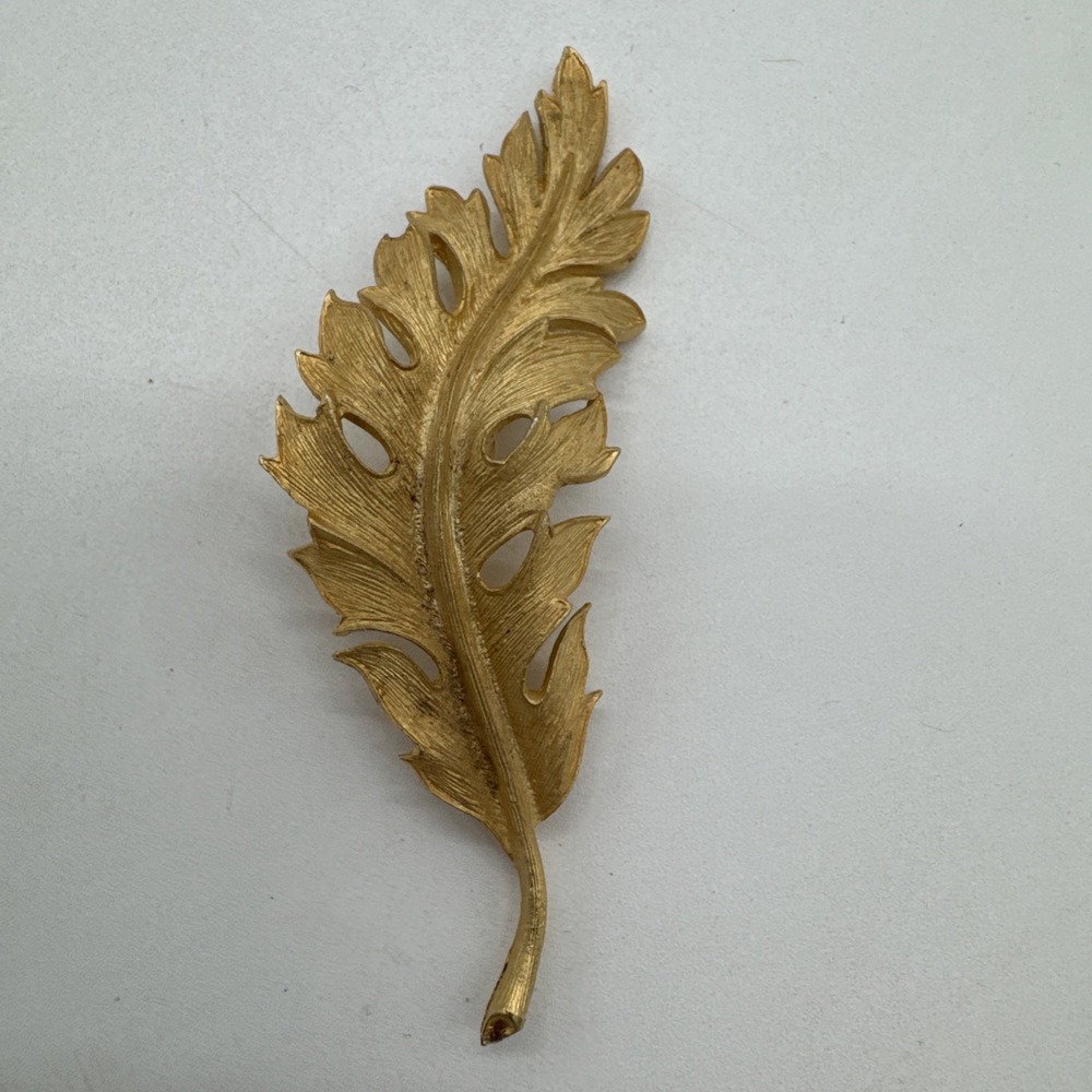 Signed CORO 1961 Vintage Gold Tone Feather Leaf Nature Brooch Pin 3"